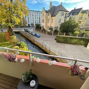 Lilis Mit Balkon Augsburg